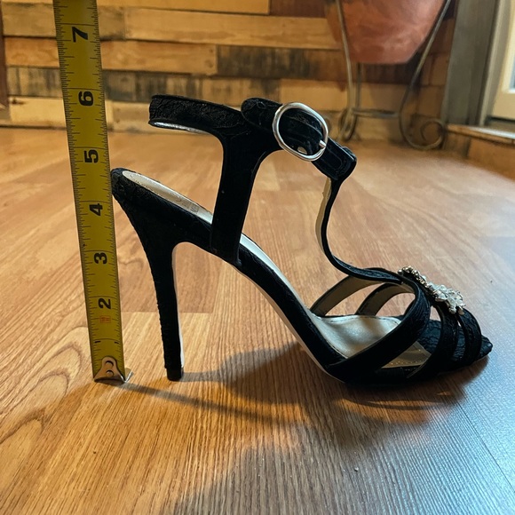 Badgley Mischka “Belle” Black Heels! - Picture 11 of 12